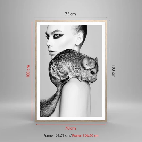 Een poster in een licht eiken lijst - Dame met een chinchilla - 70x100 cm