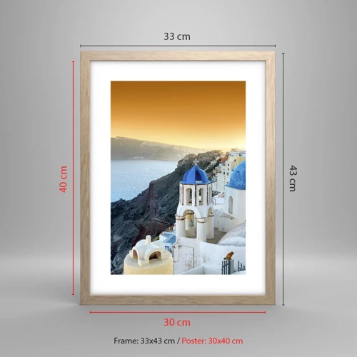 Een poster in een licht eiken lijst - Santorini - genesteld tegen de rotsen - 30x40 cm