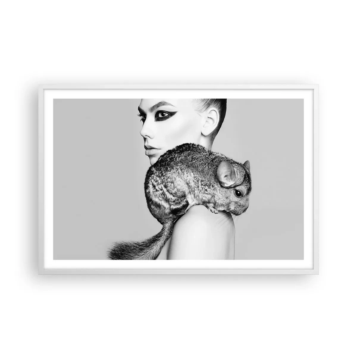 Poster in een witte lijst - Dame met een chinchilla - 91x61 cm