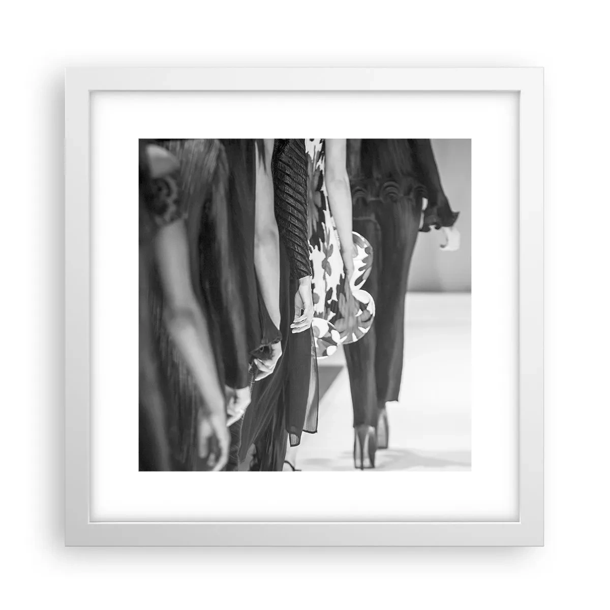 Poster in een witte lijst - Een stijlvolle optocht - 30x30 cm
