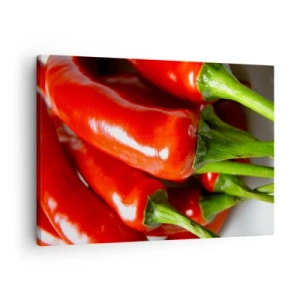 Schilderen op canvas - Close-up van rode chilipepers met groene stengels - 70x50cm - Sappig, glanzend, glad - Moderne wanddecoratie voor woonkamer en slaapkamer ARTTOR