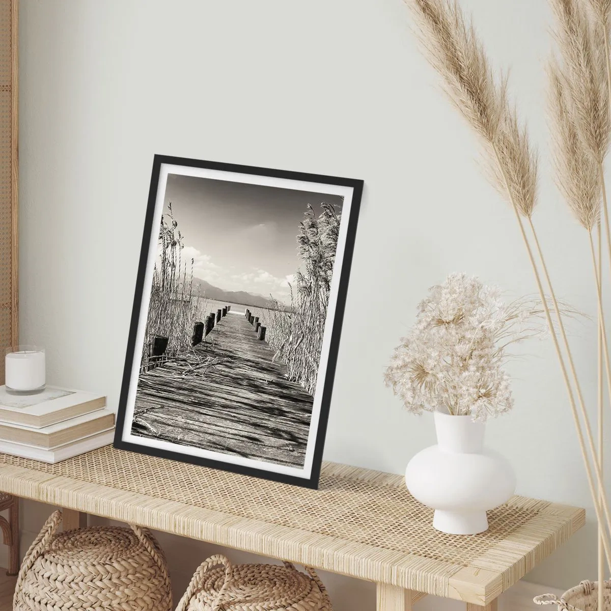 Poster in een zwarte lijst - In de stilte van het gras - 70x100 cm