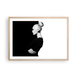 Een poster in een licht eiken lijst - Gewoon een vrouw - 70x50 cm