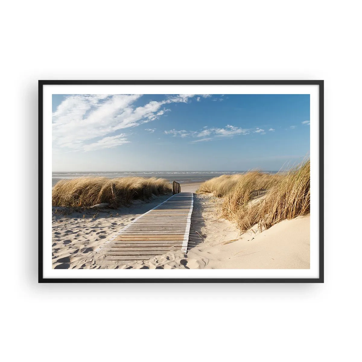 Poster in een zwarte lijst - Achter het duin, in het ruisen van gras - 100x70 cm