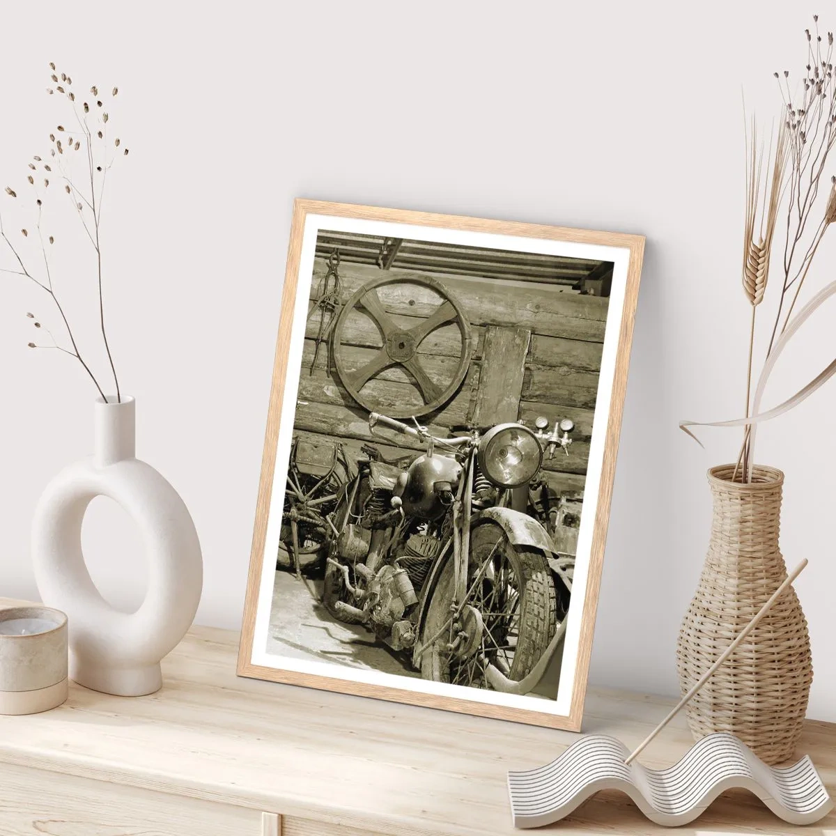 Een poster in een licht eiken lijst - In de schuur van oom Władek - 61x91 cm