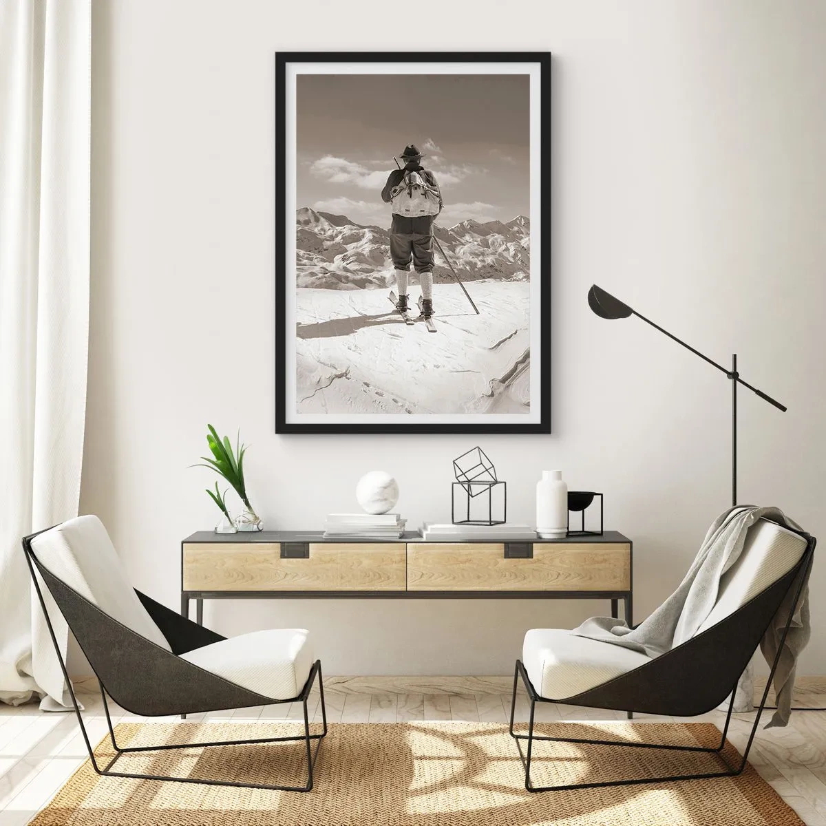 Poster in een zwarte lijst - Een skiër in retrostijl met bergen op de achtergrond - 50x70cm - En de bergen blijven onveranderd - Moderne wanddecoratie voor woonkamer en slaapkamer ARTTOR