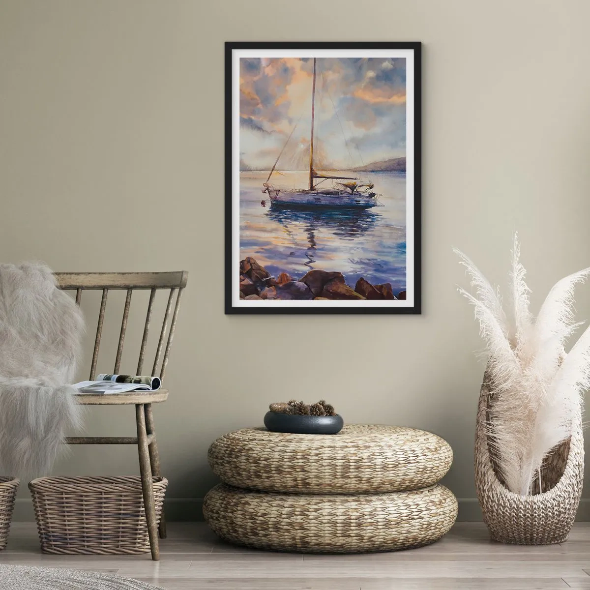 Poster in een zwarte lijst - Een zeilboot op kalm water in het licht van de zonsondergang - 50x70cm - Avond aan de baai - Moderne wanddecoratie voor woonkamer en slaapkamer ARTTOR