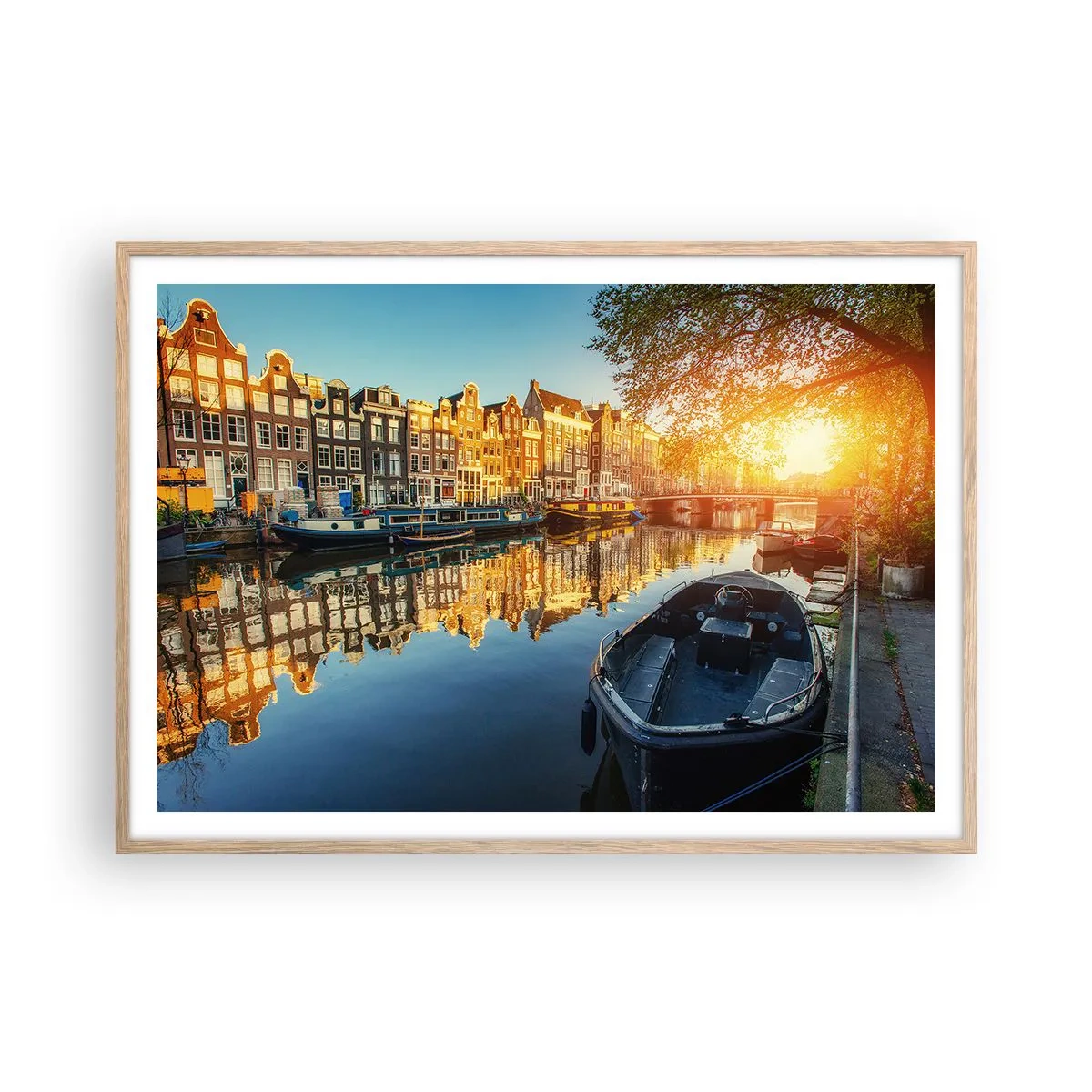 Een poster in een licht eiken lijst - Ochtend in Amsterdam - 100x70 cm