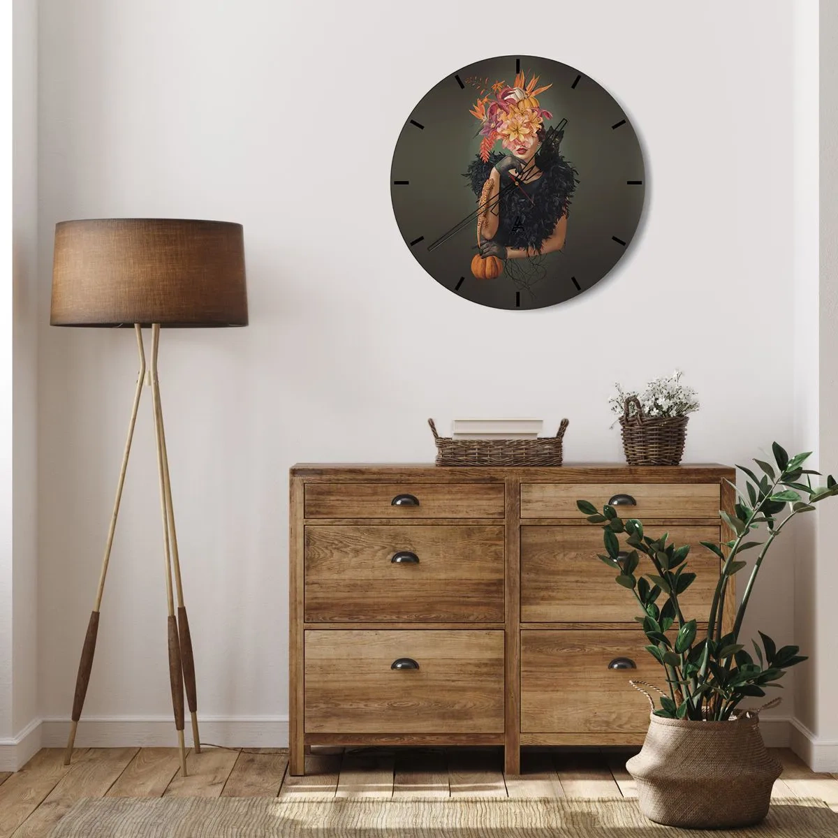 Wandklok - Klok - Een vrouw met een bloemstuk en een pompoen op een donkere achtergrond - 30x30cm - De spreuk van een heks - Moderne wanddecoratie voor woonkamer, keuken en slaapkamer ARTTOR