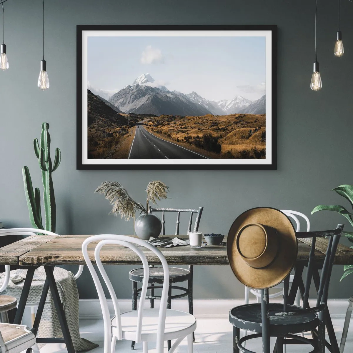 Poster in een zwarte lijst - De weg naar het hart van de bergen - 70x50 cm