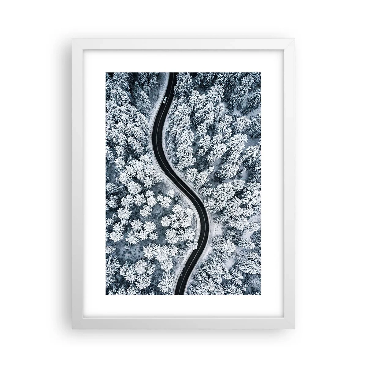 Poster in een witte lijst - Door het winterbos - 30x40 cm