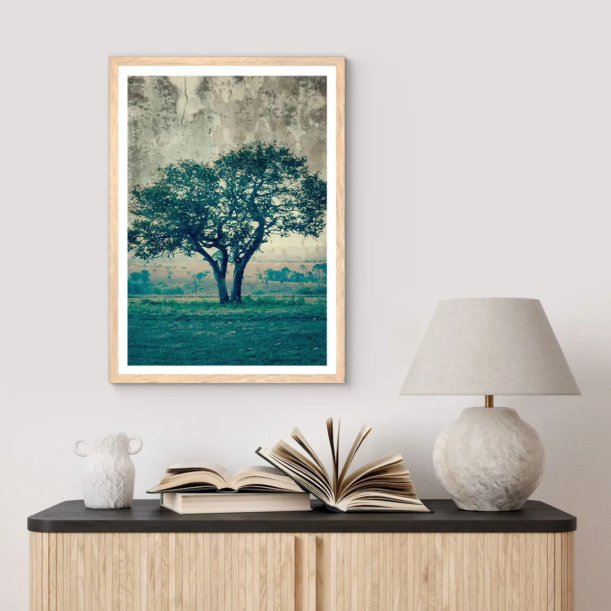 Een poster in een licht eiken lijst - Een appelboom op een blauw veld? - 50x70 cm