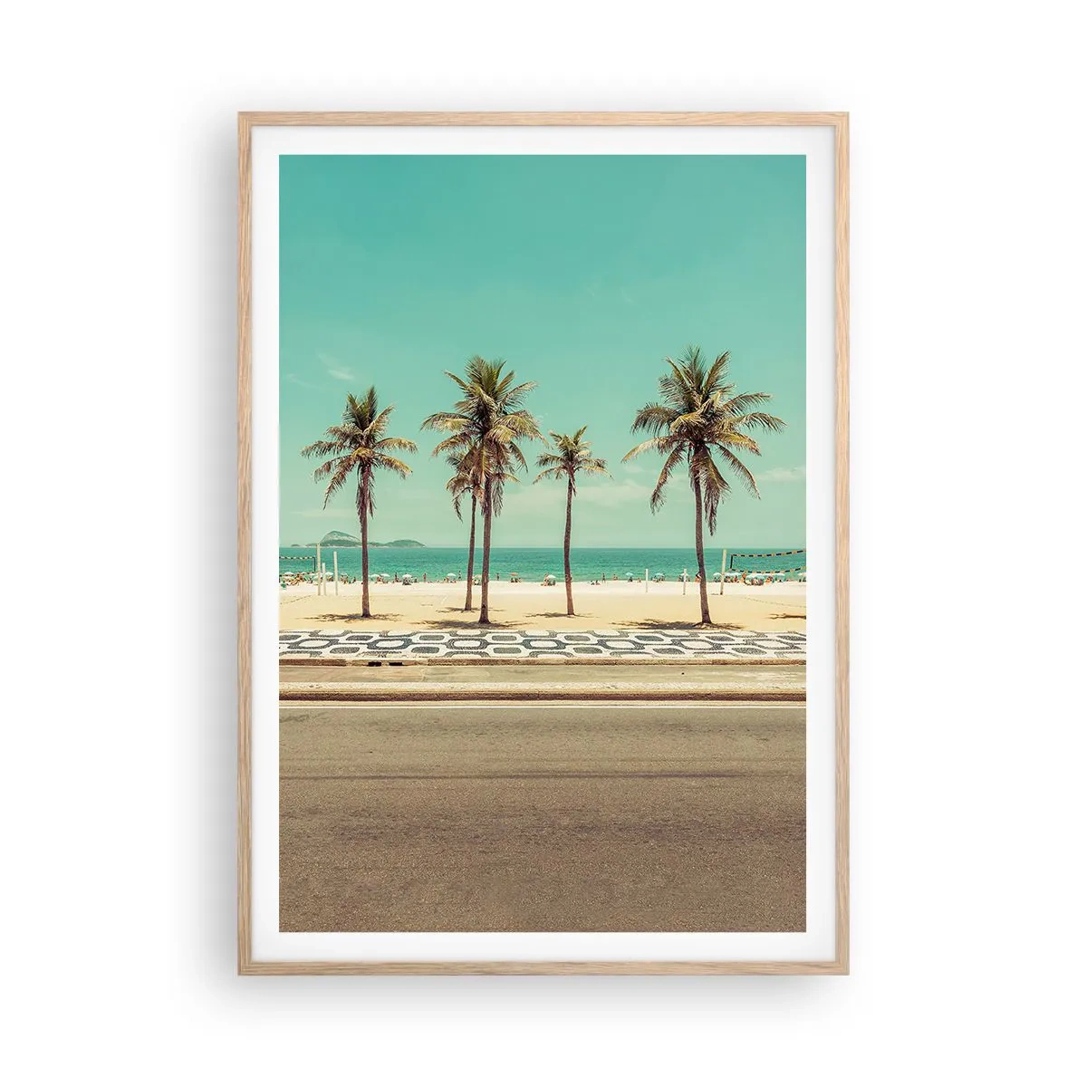 Een poster in een licht eiken lijst - Op wacht op het strand - 70x100 cm