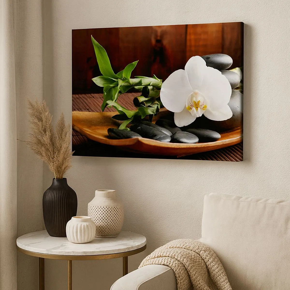 Schilderen op canvas - Witte orchidee met bamboe tegen een Zen-achtige stenen achtergrond - 70x50cm - Geef je over aan de aanraking van de natuur - Moderne wanddecoratie voor woonkamer en slaapkamer ARTTOR