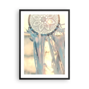 Poster in een zwarte lijst - Een dromenvanger van kant in de gloed van de ondergaande zon, met een lichte achtergrond - 50x70cm - Kanten totem - Moderne wanddecoratie voor woonkamer en slaapkamer ARTTOR