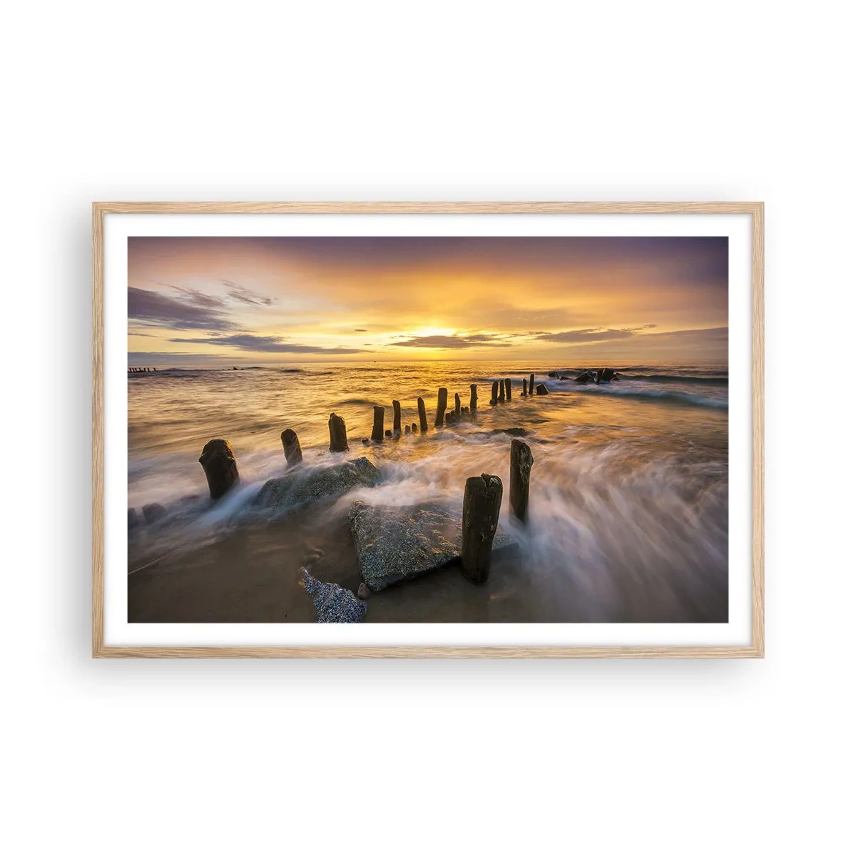 Een poster in een licht eiken lijst - De rauwe schoonheid van de Oostzee - 91x61 cm