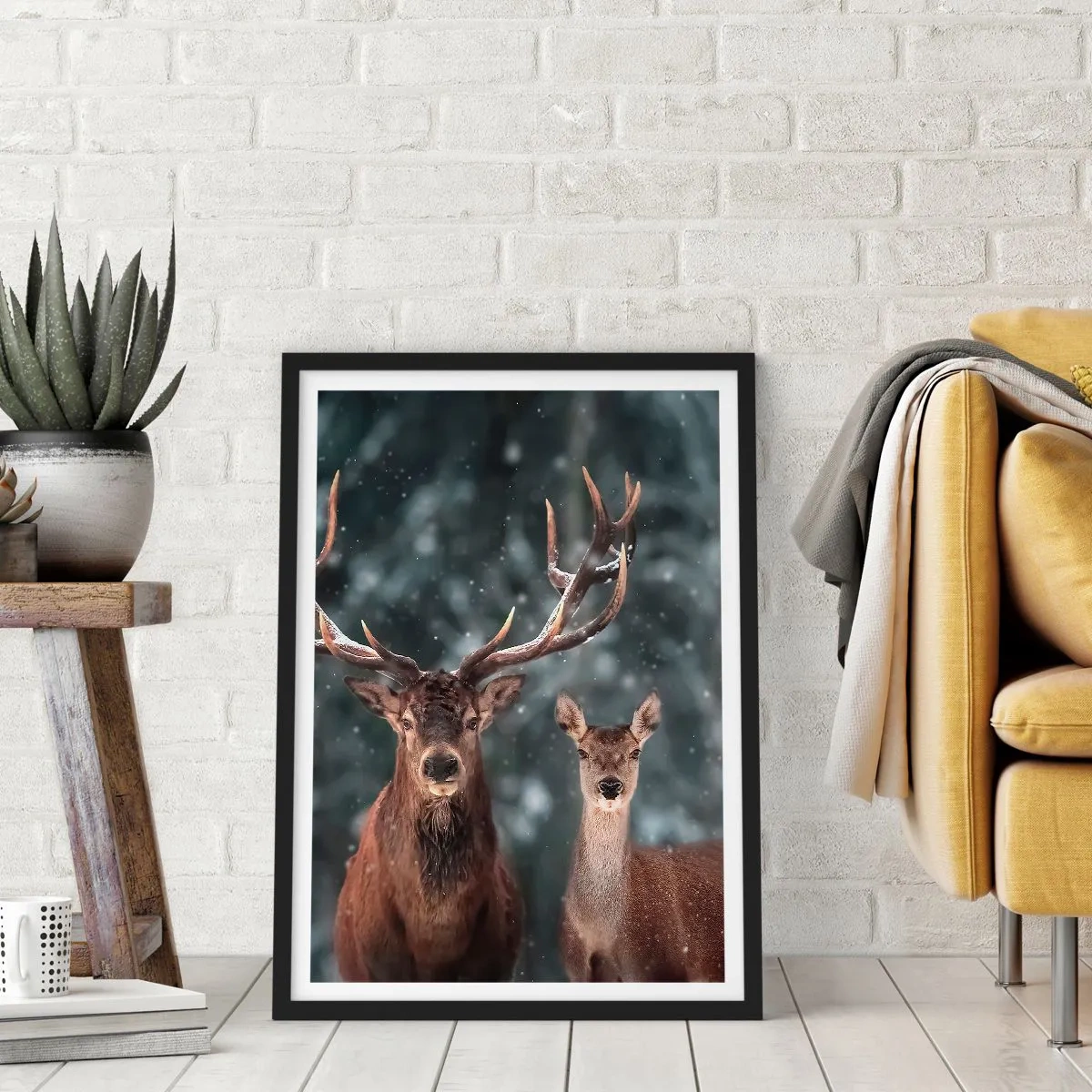 Poster in een zwarte lijst - Een paar herten tegen de achtergrond van een winterbos - 50x70cm - Heer van het bos met zijn vrouw - Moderne wanddecoratie voor woonkamer en slaapkamer ARTTOR