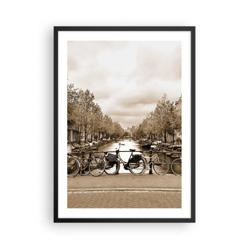 Poster in een zwarte lijst - Sepiakleurige fietsen langs het kanaal - 50x70cm - Hollandse sfeer - Moderne wanddecoratie voor woonkamer en slaapkamer ARTTOR