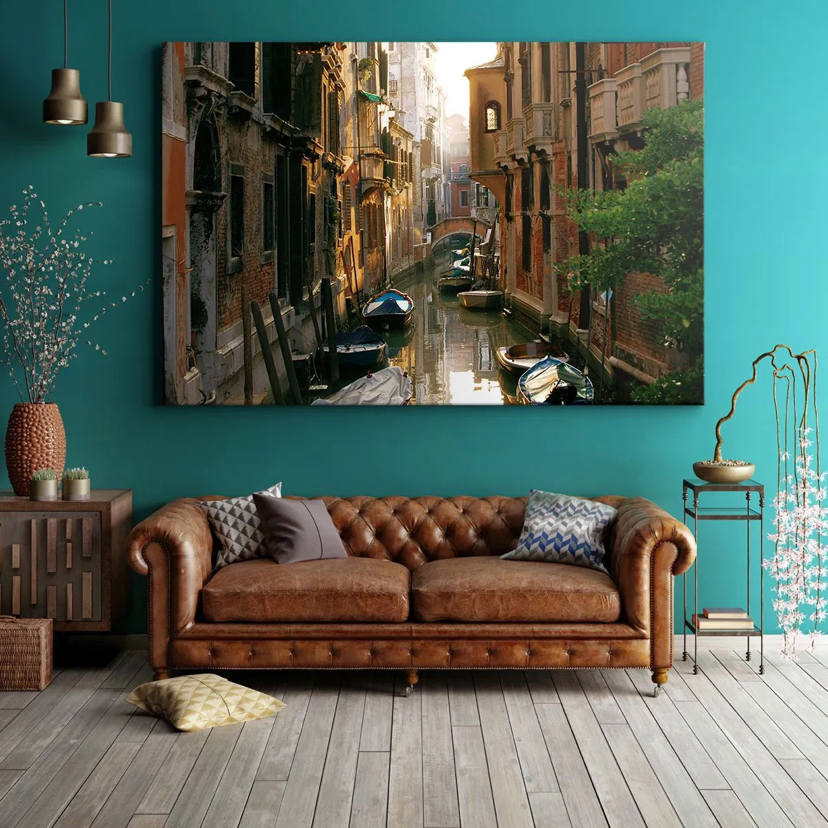 Schilderen op canvas - Een pittoresk kanaal in Venetië met boten en een brug - 70x50cm - In een Venetiaans steegje - Moderne wanddecoratie voor woonkamer en slaapkamer ARTTOR