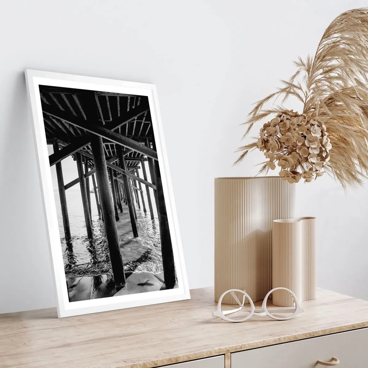 Poster in een witte lijst - Strand schuilplaats - 70x100 cm