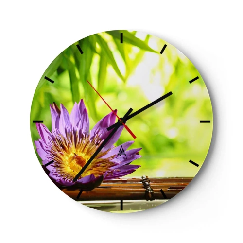 Wandklok - Klok - Paarse lotusbloem tegen een achtergrond van bamboe en groen - 30x30cm - In de Aziatische zon - Moderne wanddecoratie voor woonkamer, keuken en slaapkamer ARTTOR