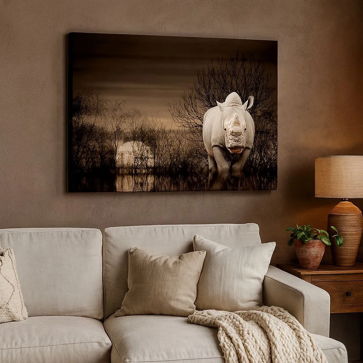 Schilderen op canvas - Neushoorn tussen de bomen bij zonsondergang, wilde natuur. - 70x50cm - Wit tegen de natuur - Moderne wanddecoratie voor woonkamer en slaapkamer ARTTOR