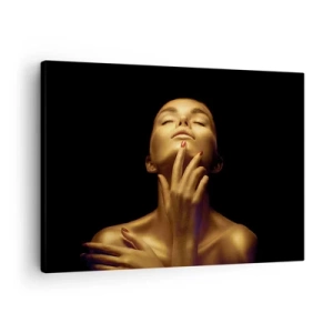 Schilderen op canvas - Portret van een vrouw in een gouden gloed op een zwarte achtergrond - 70x50cm - Als gouden zijde - Moderne wanddecoratie voor woonkamer en slaapkamer ARTTOR