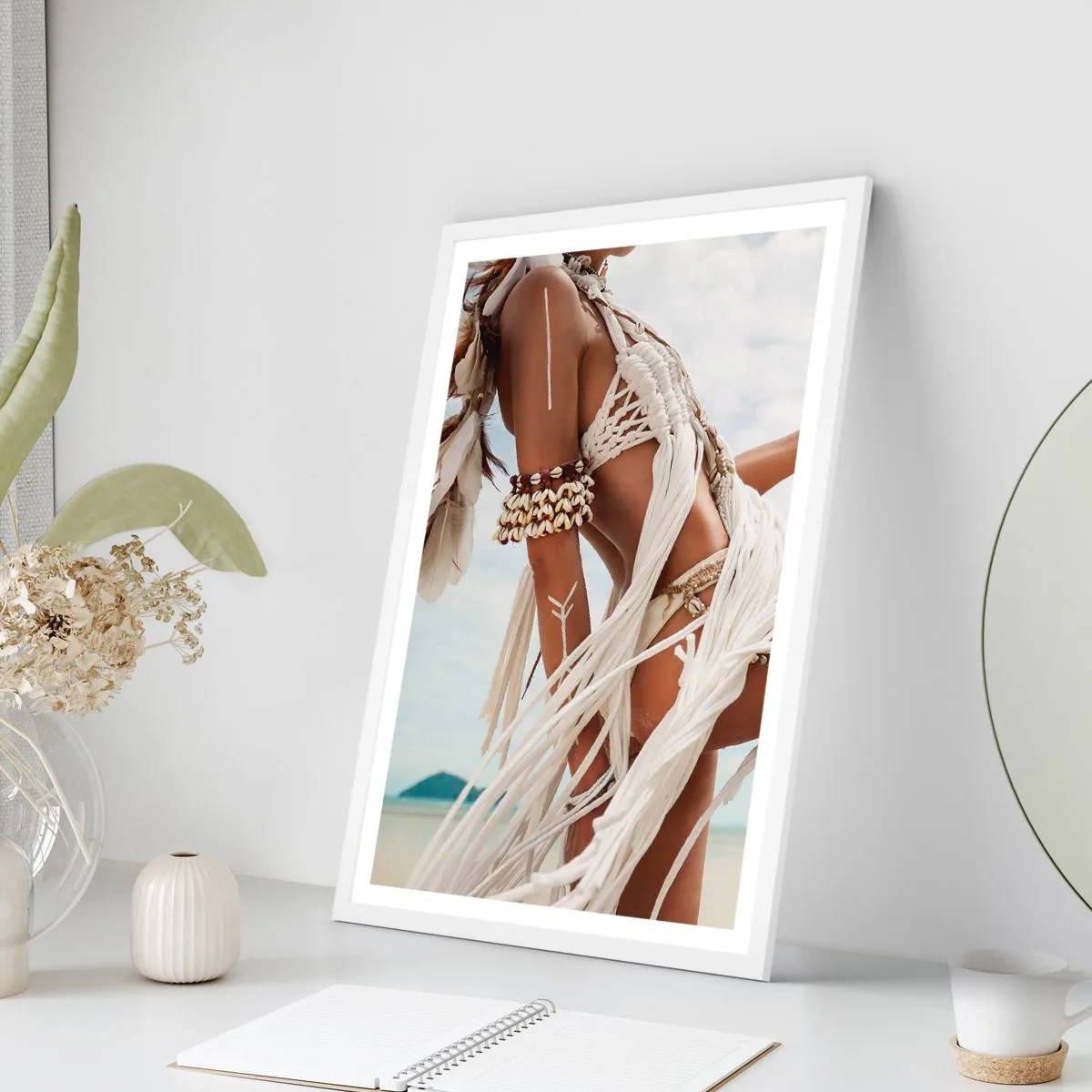 Poster in een witte lijst - Een priesteres van de zon - 30x40 cm