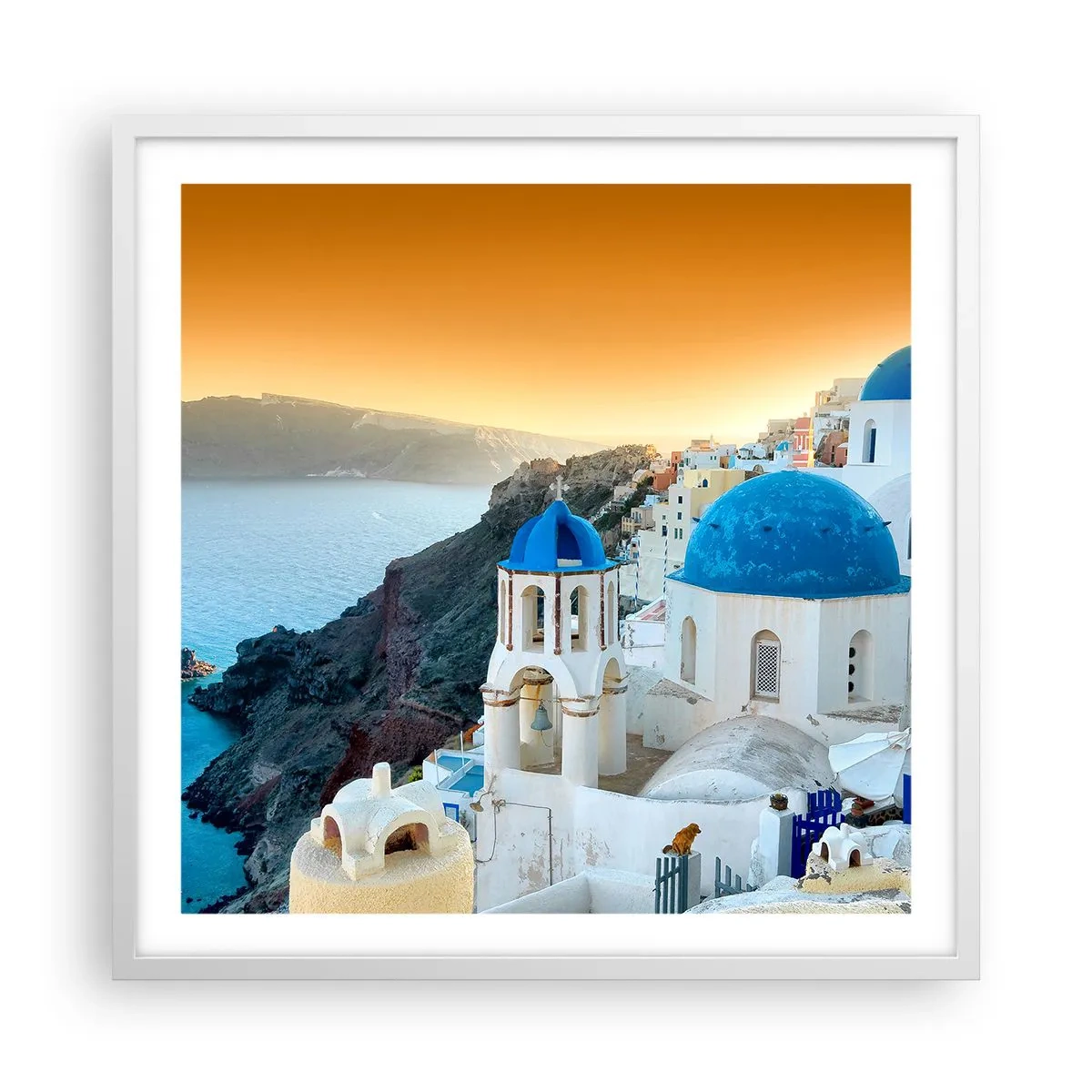 Poster in een witte lijst - Santorini - genesteld tegen de rotsen - 60x60 cm
