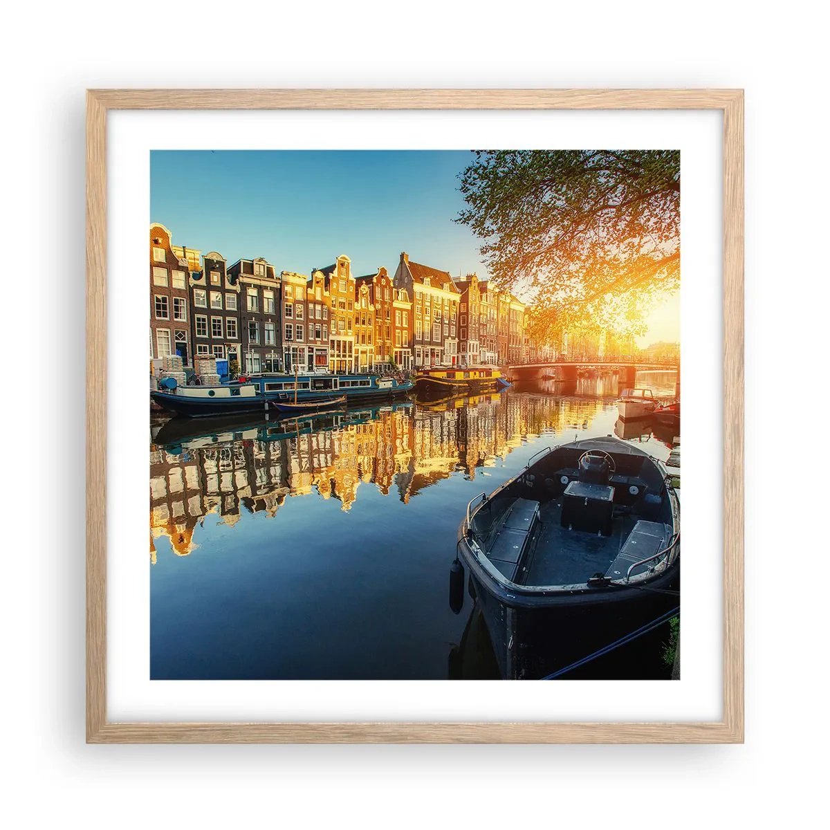 Een poster in een licht eiken lijst - Ochtend in Amsterdam - 50x50 cm