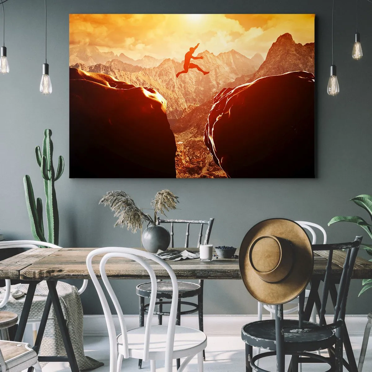 Schilderen op canvas - Een figuur die tussen rotsen springt met bergen op de achtergrond - 70x50cm - Grenzen overschrijden - Moderne wanddecoratie voor woonkamer en slaapkamer ARTTOR