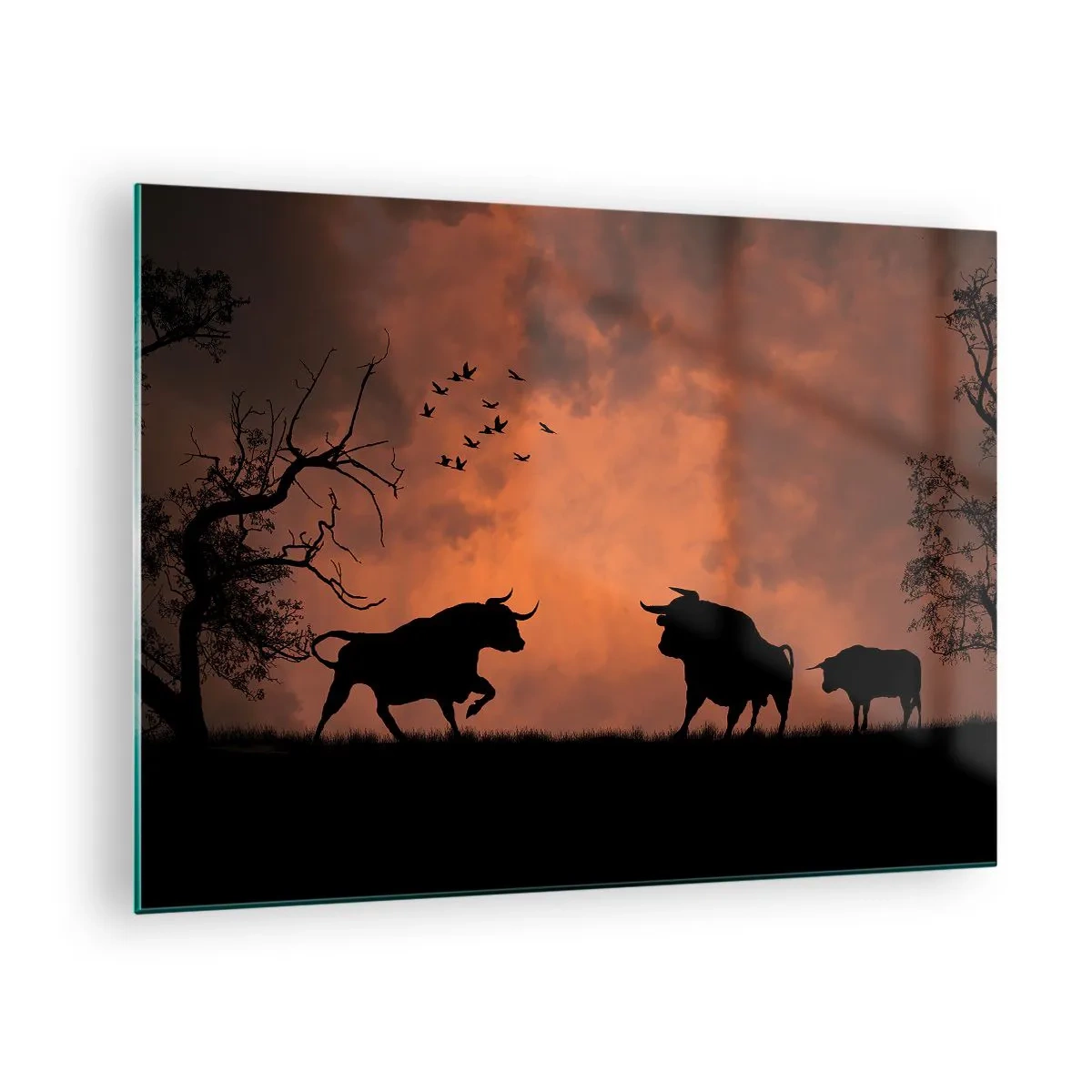 Schilderen op glas - Silhouetten van stieren tegen een oranje lucht in de schemering - 70x50cm - Een dramatisch schouwspel van de natuur - Moderne wanddecoratie voor woonkamer en slaapkamer ARTTOR