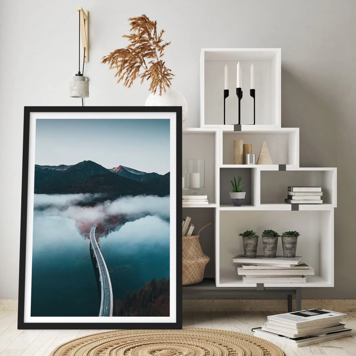 Poster in een zwarte lijst - Over water zo glad als een spiegel - 70x100 cm