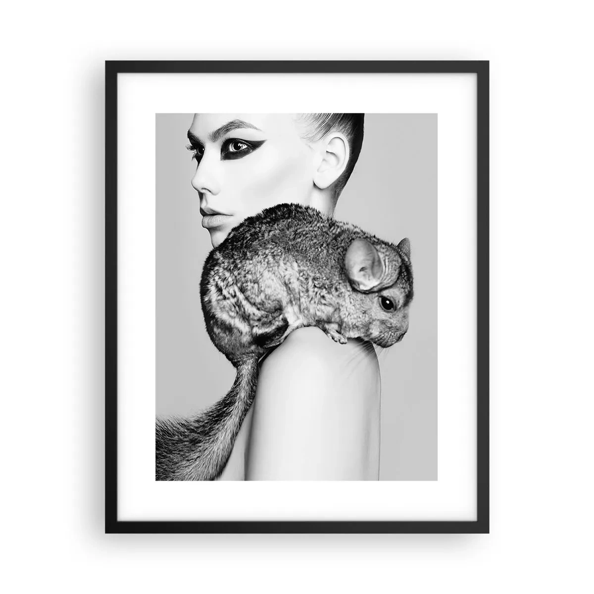 Poster in een zwarte lijst - Dame met een chinchilla - 40x50 cm