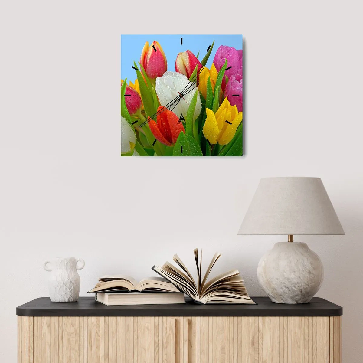 Wandklok - Klok - Een bloemenregenboog in dauwdruppels - 40x40 cm