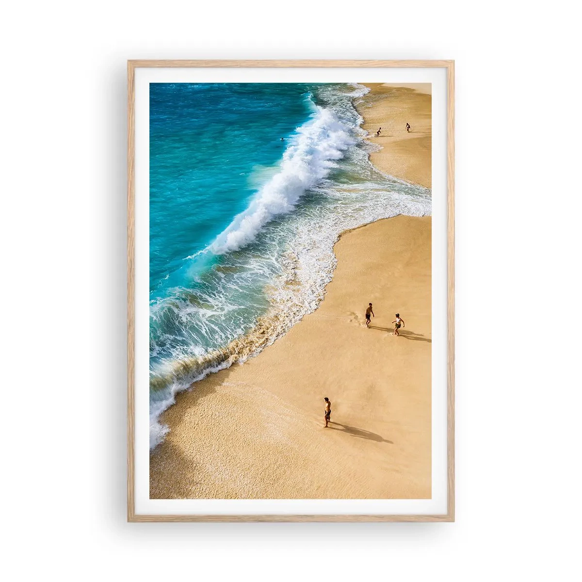 Een poster in een licht eiken lijst - En dan de zon, het strand… - 70x100 cm
