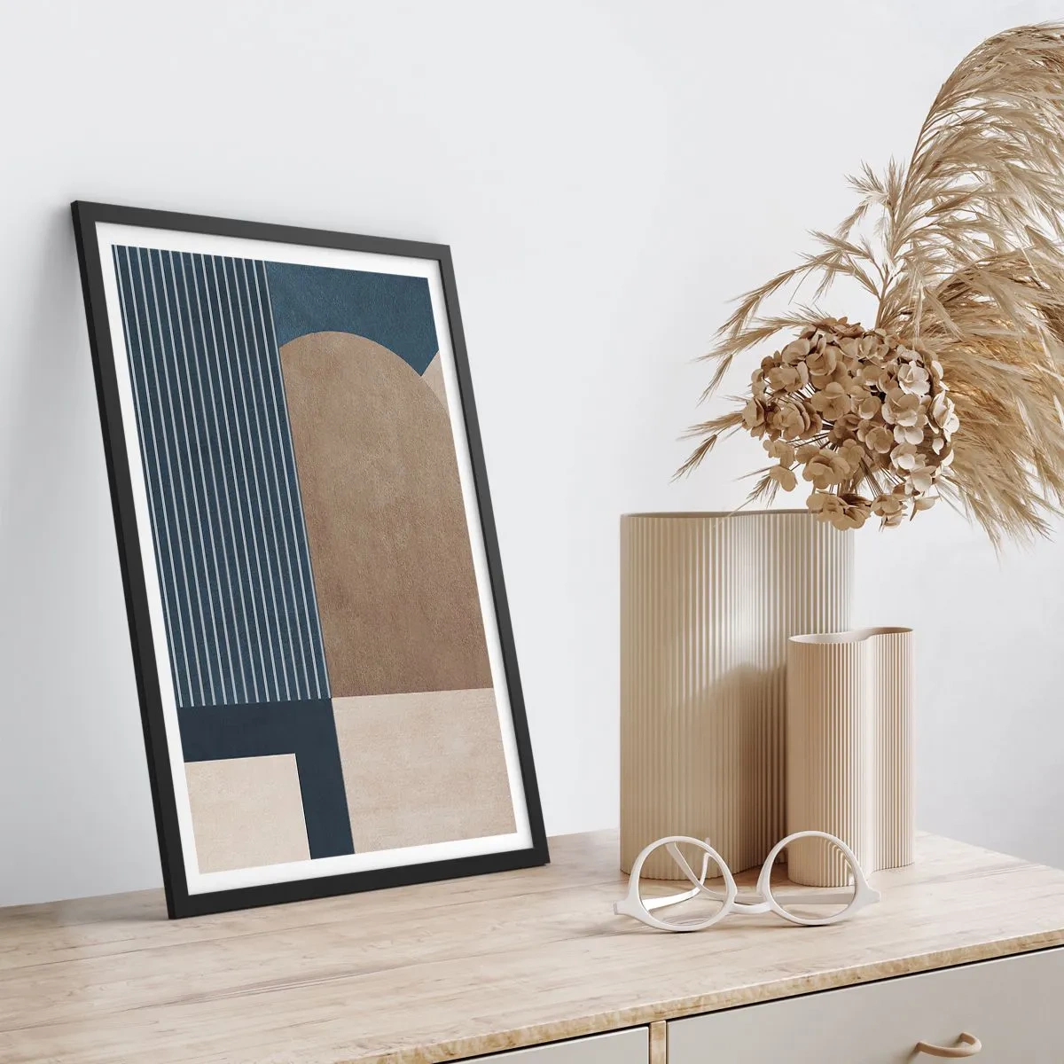 Poster in een zwarte lijst - Een compositie van eenvoud en rondheid - 61x91 cm