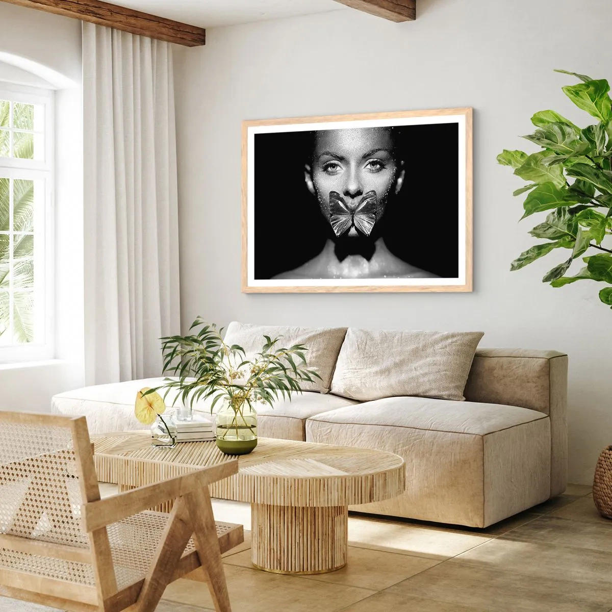 Een poster in een licht eiken lijst - Vlinder kus - 91x61 cm