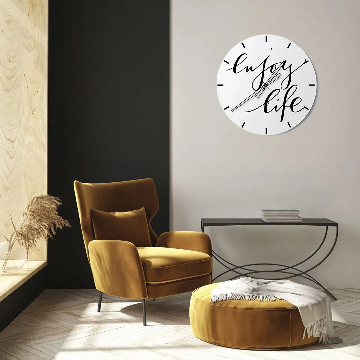 Wandklok - Klok - Een witte klok met het zwarte opschrift Enjoy Life op een minimalistische achtergrond. - 30x30cm - Niets aan toe te voegen… - Moderne wanddecoratie voor woonkamer, keuken en slaapkamer ARTTOR