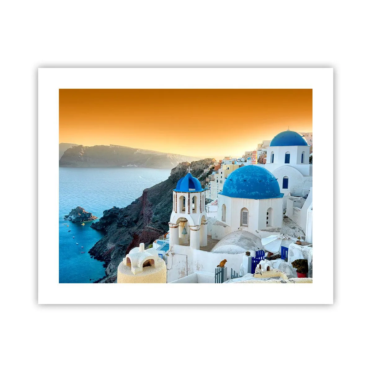 Poster - Santorini - genesteld tegen de rotsen - 50x40 cm