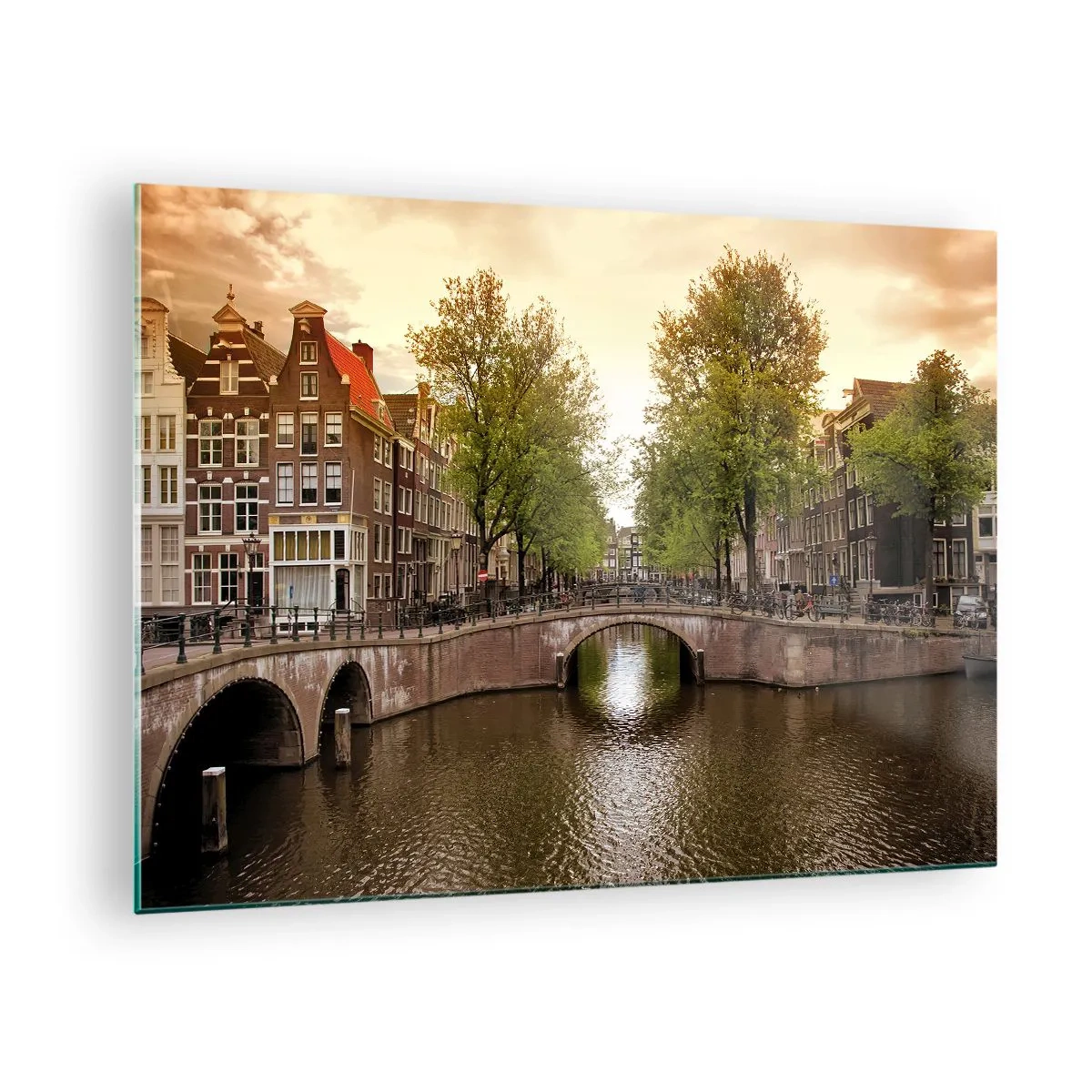 Schilderen op glas - Een gracht en een brug omringd door huurkazernes in Amsterdam - 70x50cm - Met de boot of met de fiets? - Moderne wanddecoratie voor woonkamer en slaapkamer ARTTOR