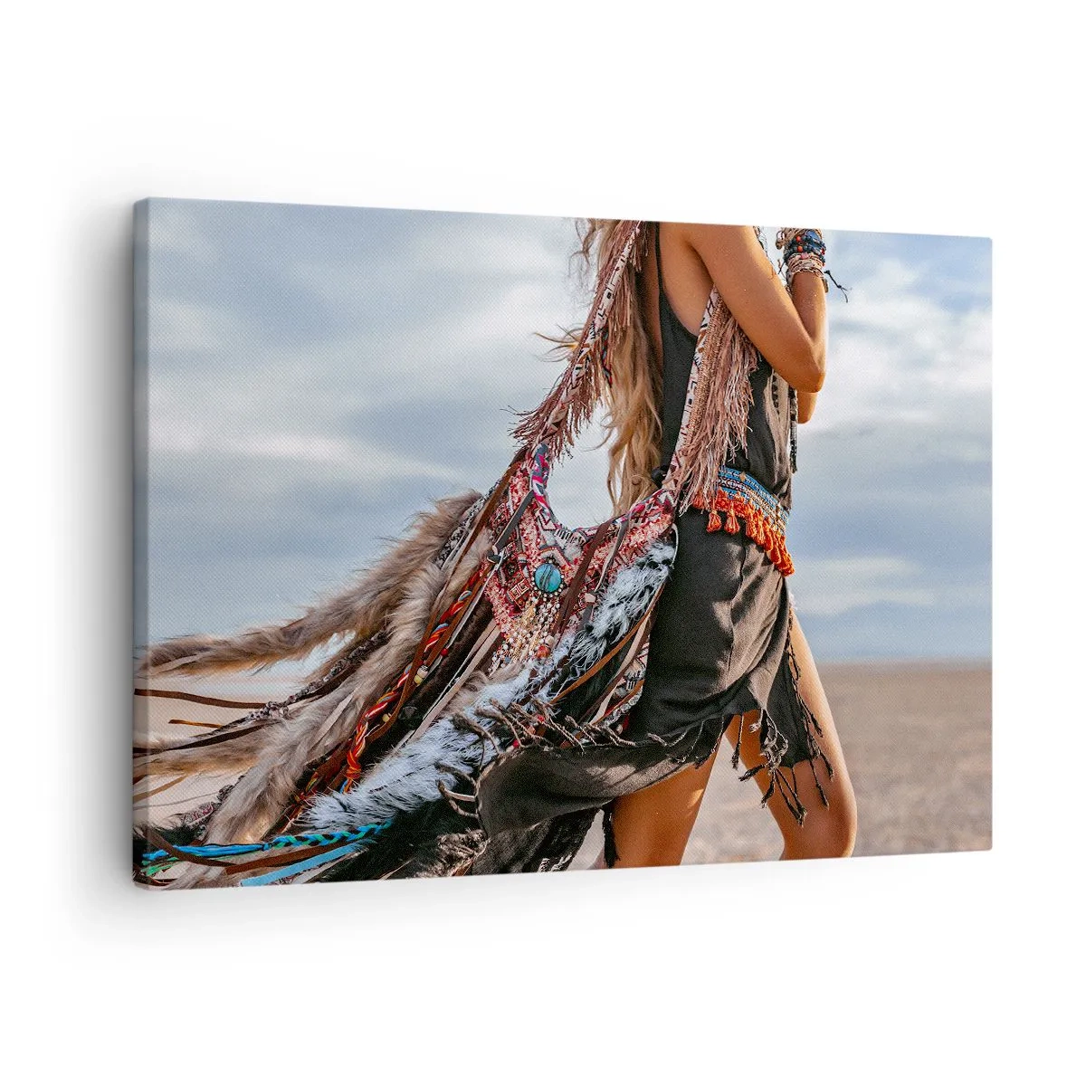 Schilderen op canvas - Een vrouw in boho-stijl met veren en sieradendetails - 70x50cm - Het meisje van de sjamaan - Moderne wanddecoratie voor woonkamer en slaapkamer ARTTOR