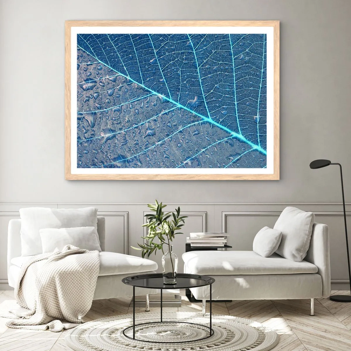 Een poster in een licht eiken lijst - Leven in blauw - 50x40 cm