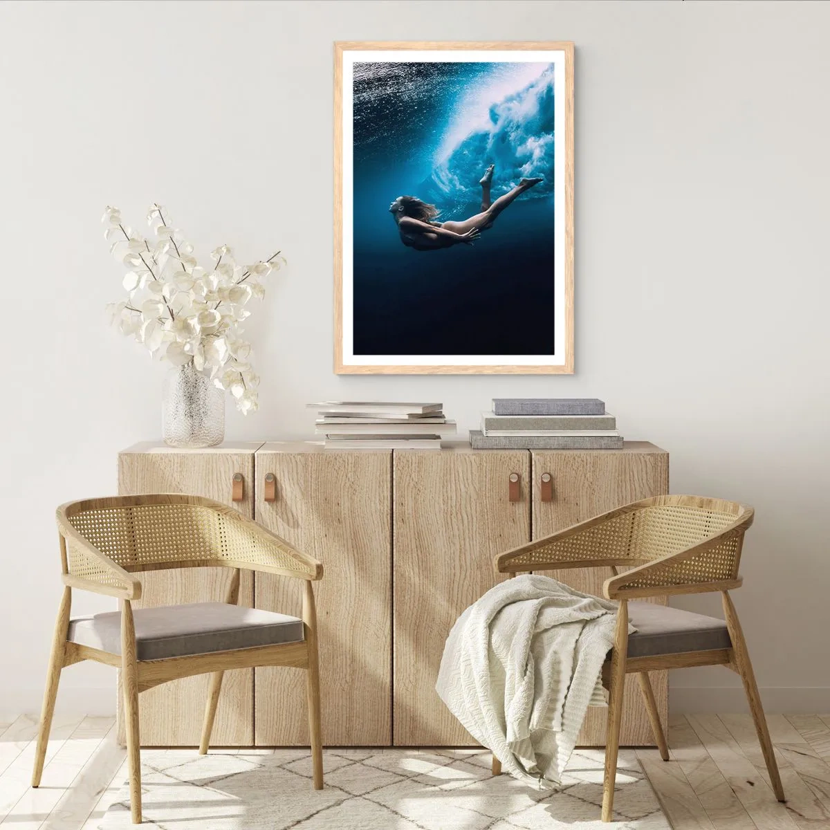 Een poster in een licht eiken lijst - Een moderne zeemeermin - 70x100 cm