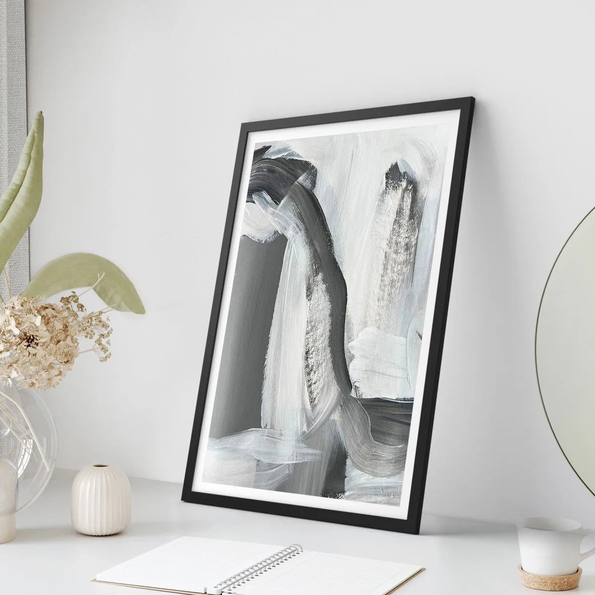 Poster in een zwarte lijst - Abstracte compositie van zwart, wit en grijs - 50x70cm - Een beslissende beweging - Moderne wanddecoratie voor woonkamer en slaapkamer ARTTOR