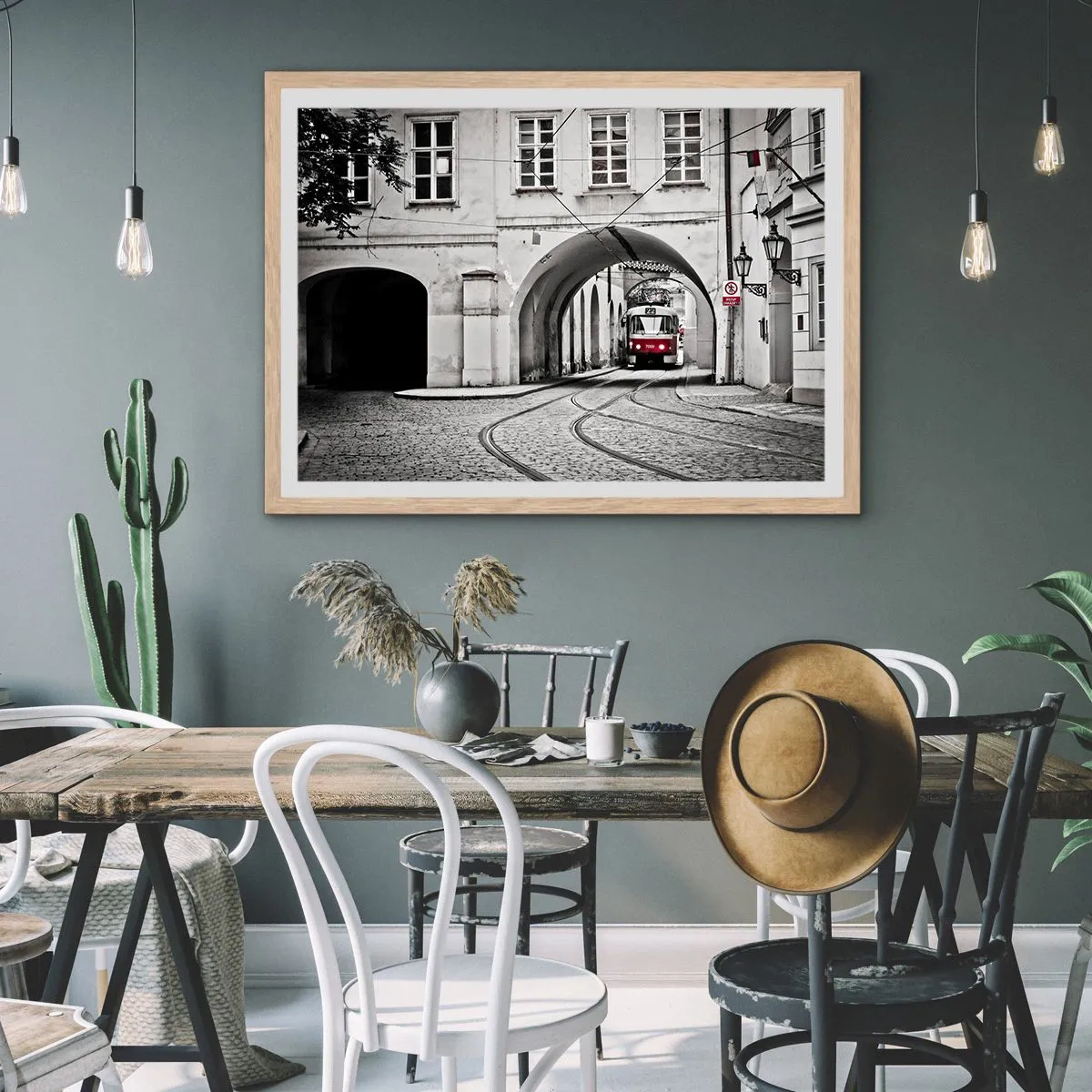 Een poster in een licht eiken lijst - Door het doolhof van de stad - 70x50 cm