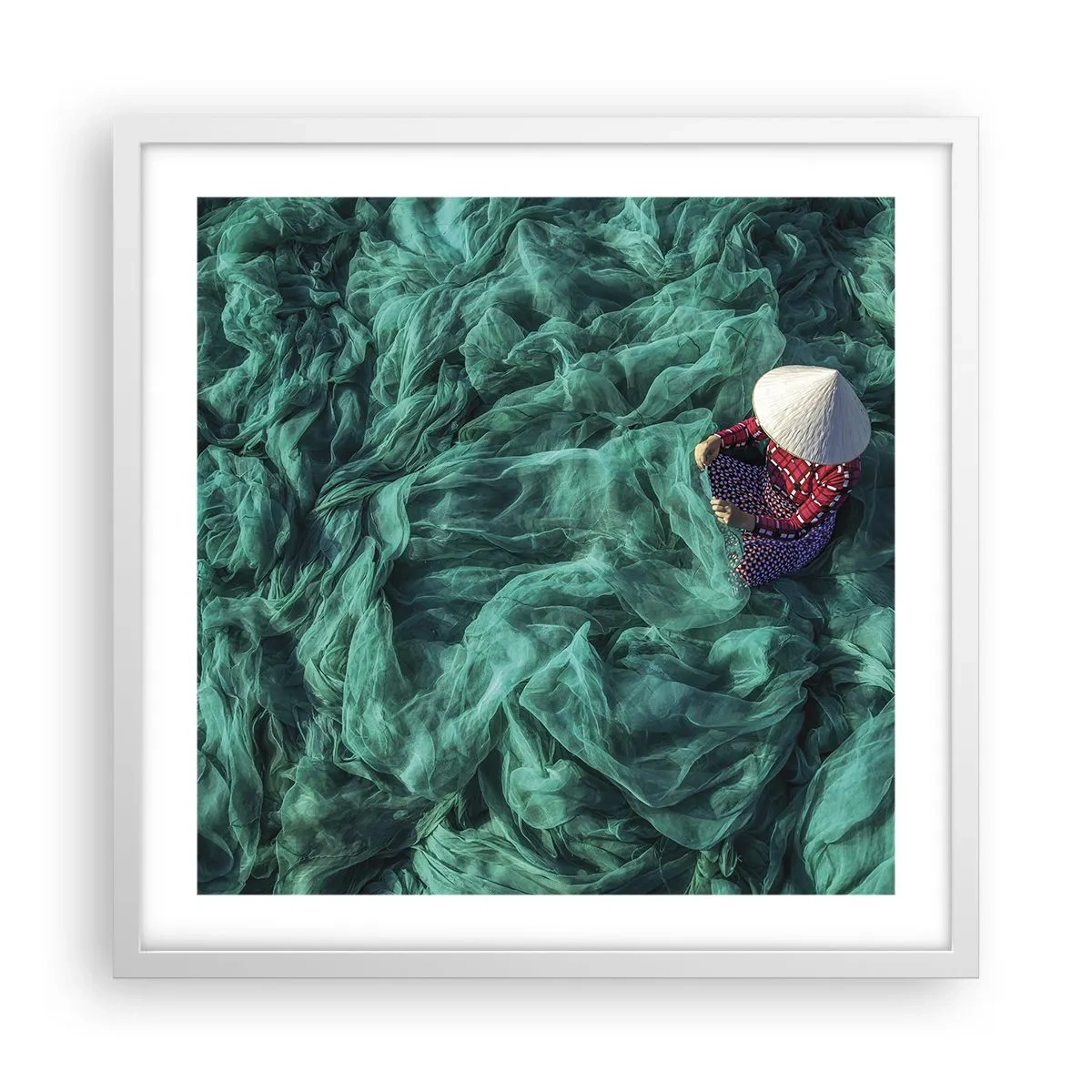 Poster in een witte lijst - In een zee van netten - 50x50 cm