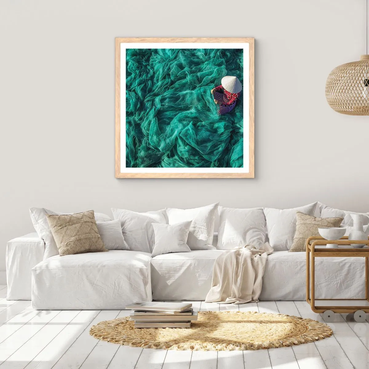 Een poster in een licht eiken lijst - In een zee van netten - 60x60 cm
