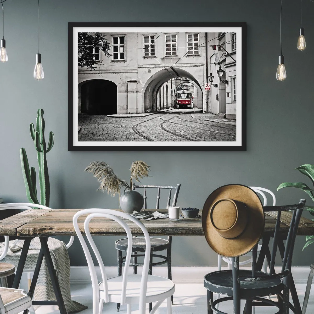 Poster in een zwarte lijst - Door het doolhof van de stad - 70x50 cm