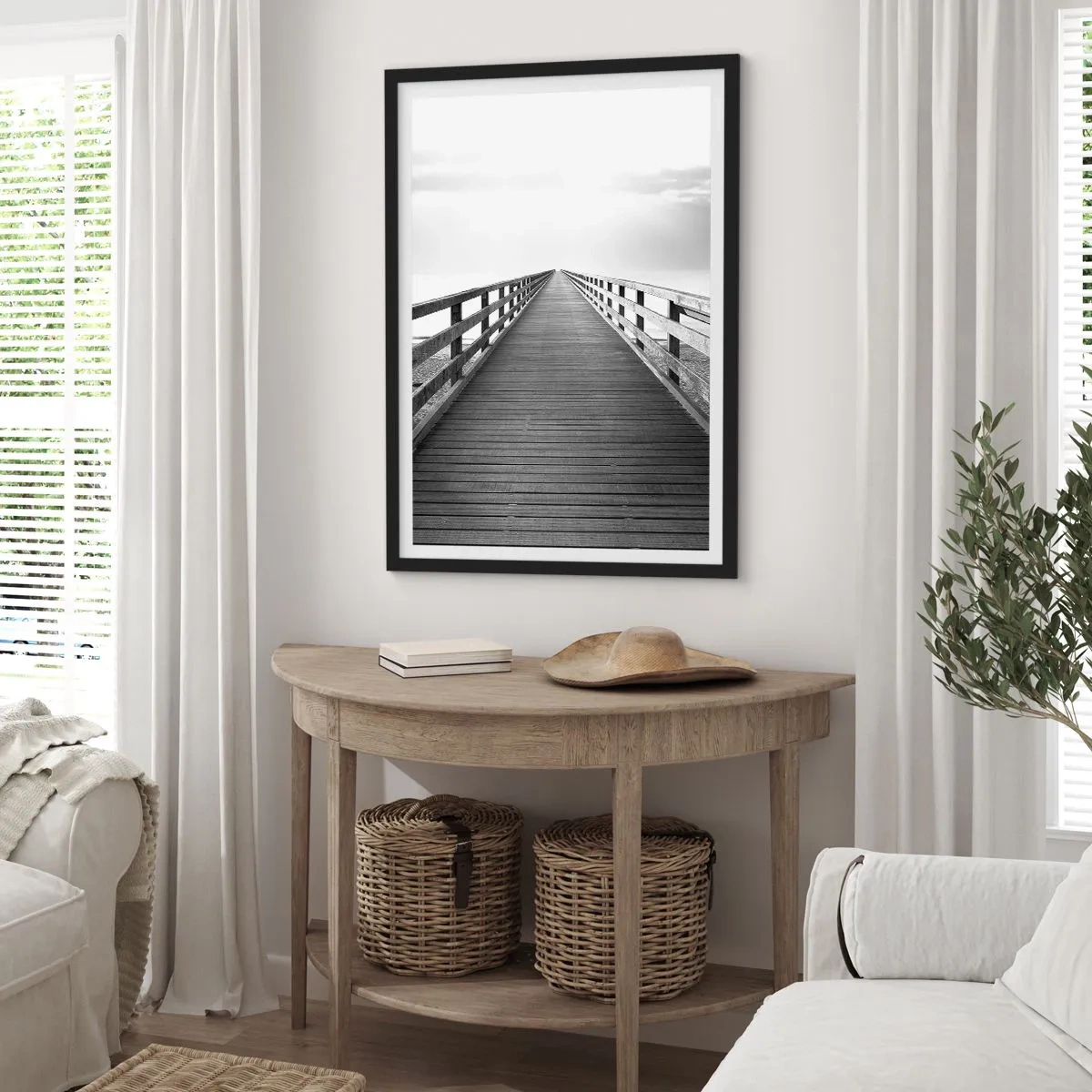 Poster in een zwarte lijst - Een zwart-witte brug die naar de oneindigheid leidt - 50x70cm - In de verte ... - Moderne wanddecoratie voor woonkamer en slaapkamer ARTTOR